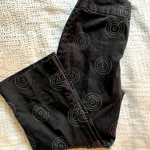 Cropped patterned black and white pants